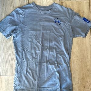Under armour t shirt size small